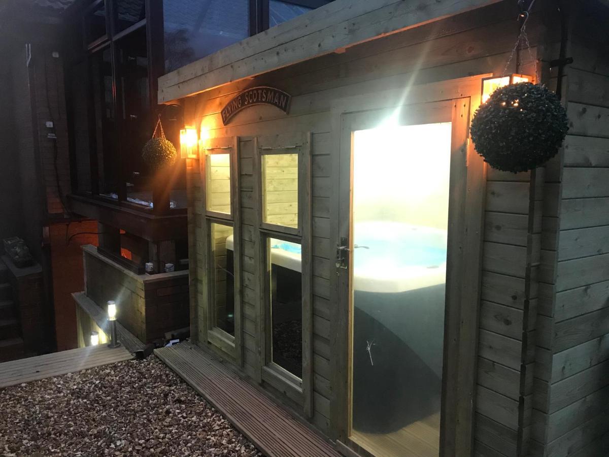 Hot Tub Hide Away Near Alton Towers Staffordshire Hotell Cheddleton Exteriör bild