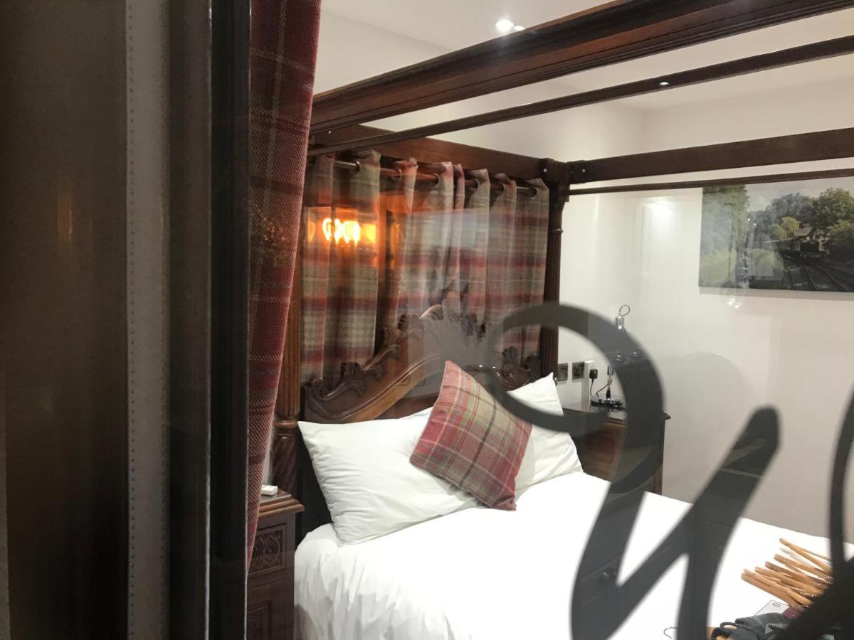 Hot Tub Hide Away Near Alton Towers Staffordshire Hotell Cheddleton Exteriör bild
