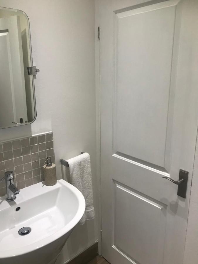 Hot Tub Hide Away Near Alton Towers Staffordshire Hotell Cheddleton Exteriör bild