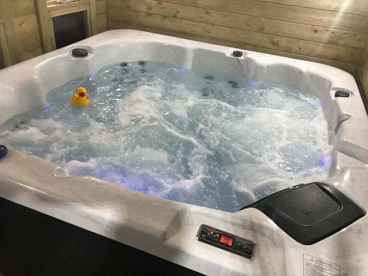 Hot Tub Hide Away Near Alton Towers Staffordshire Hotell Cheddleton Exteriör bild